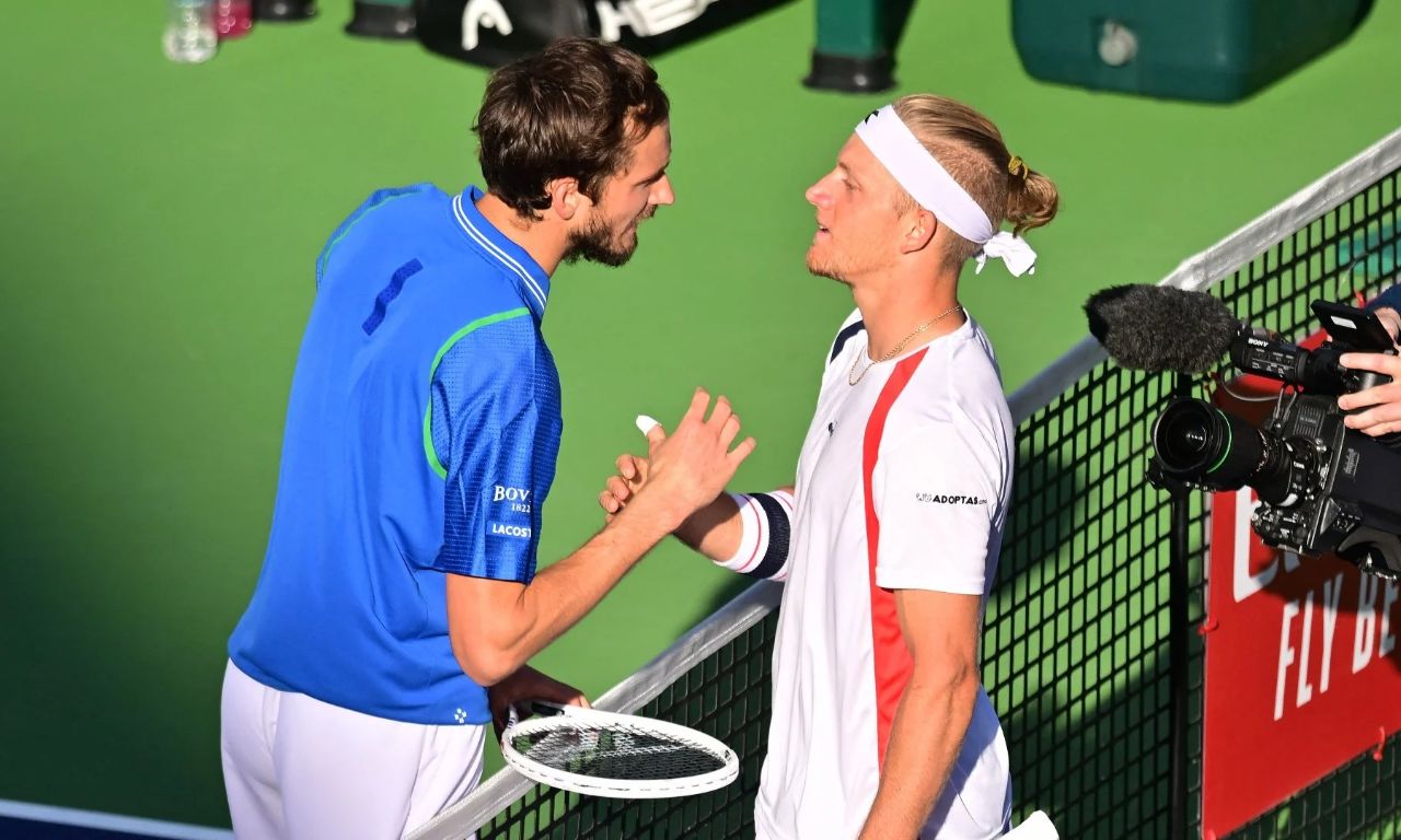 Медведев вышел в третий круг «Мастерса» в Шанхае