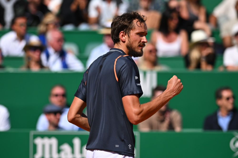 Медведев выиграл турнир в Брисбене