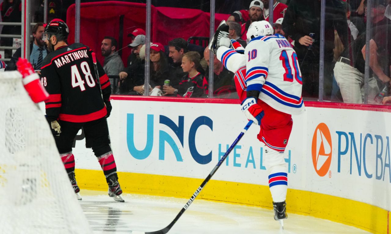 Панарин обменян в «Кингз»