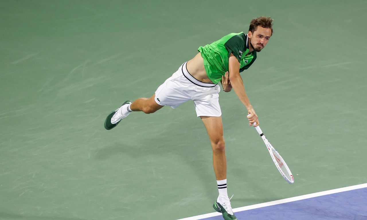 Медведев вышел в 1/4 финала турнира в Дубае