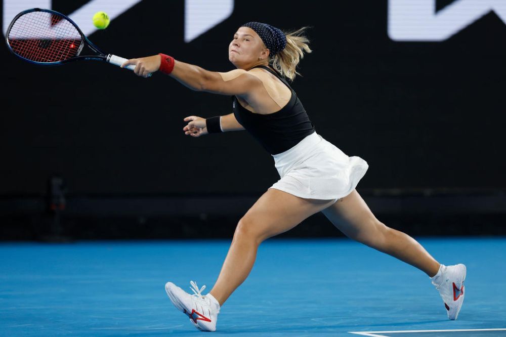 Шнайдер вышла в третий круг турнира в Чарльстоне